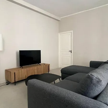 Apartment Centre *